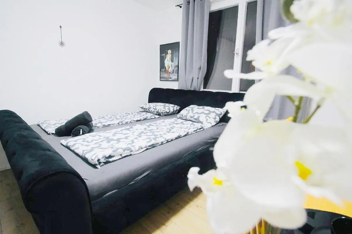 Modern Apartment In Millennium City Area Hs Vienna Austria