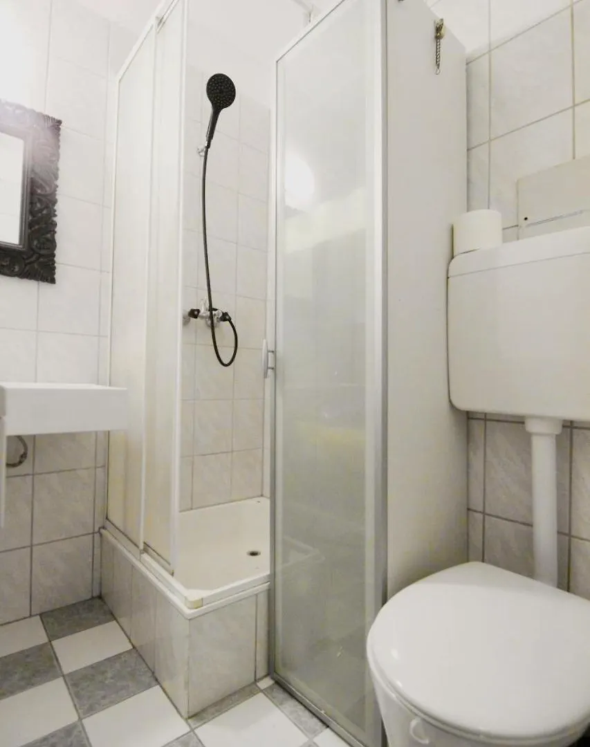 Modern Apartment In Millennium City Area Hs Vienna Austria
